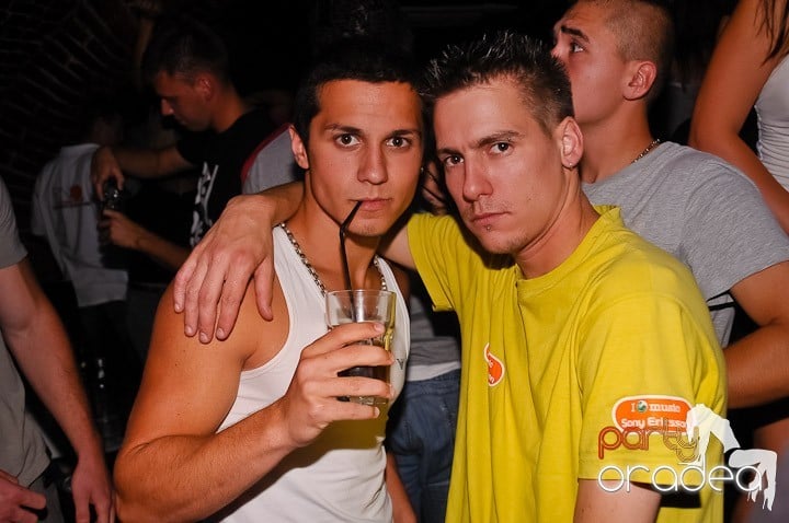 Săptămâna începe în Club Escape, 