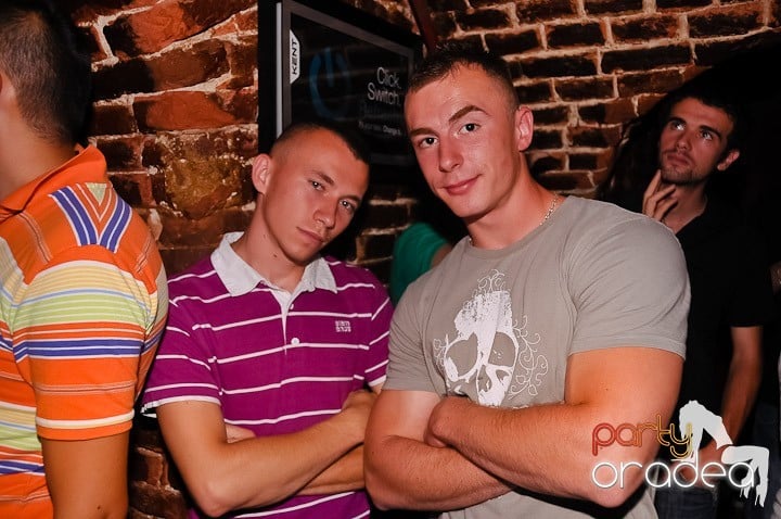 Săptămâna începe în Club Escape, 