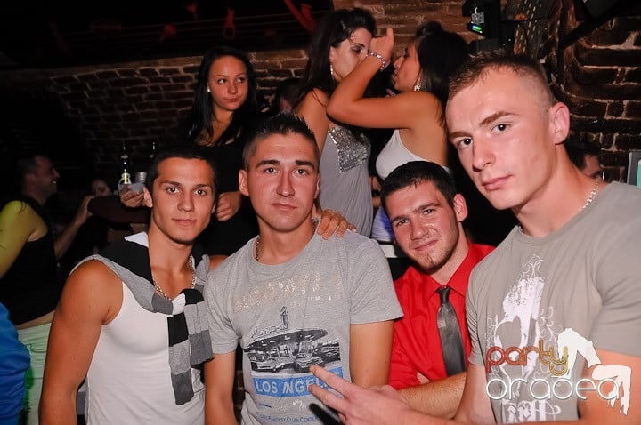 Săptămâna începe în Club Escape, 