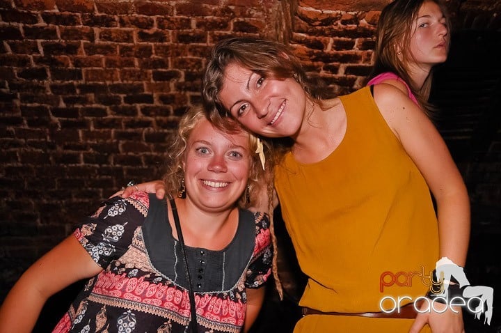 Săptămâna începe în Club Escape, 