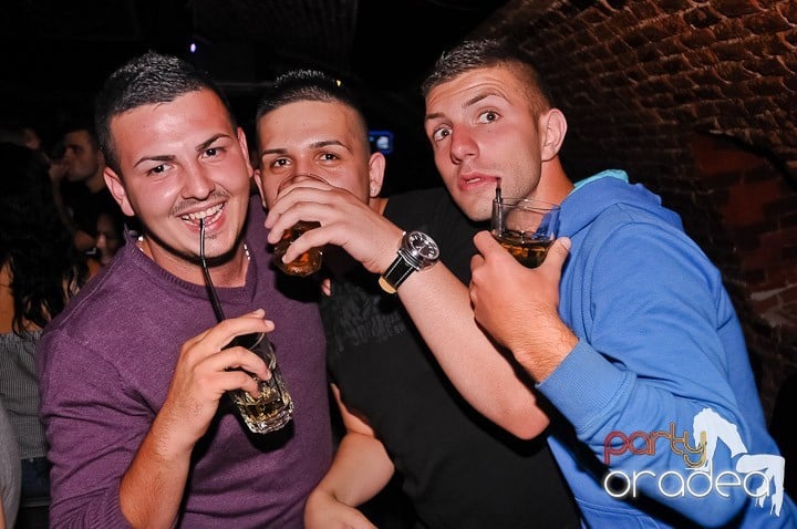 Săptămâna începe în Club Escape, 