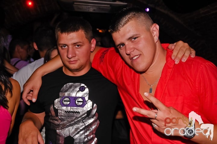 Săptămâna începe în Club Escape, 