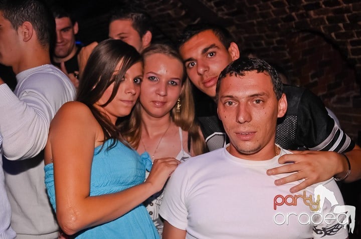 Săptămâna începe în Club Escape, 