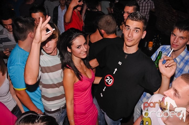 Săptămâna începe în Club Escape, 