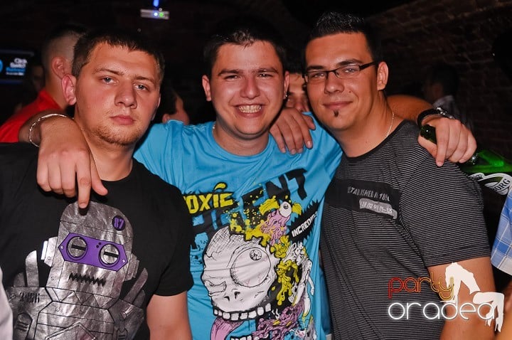 Săptămâna începe în Club Escape, 