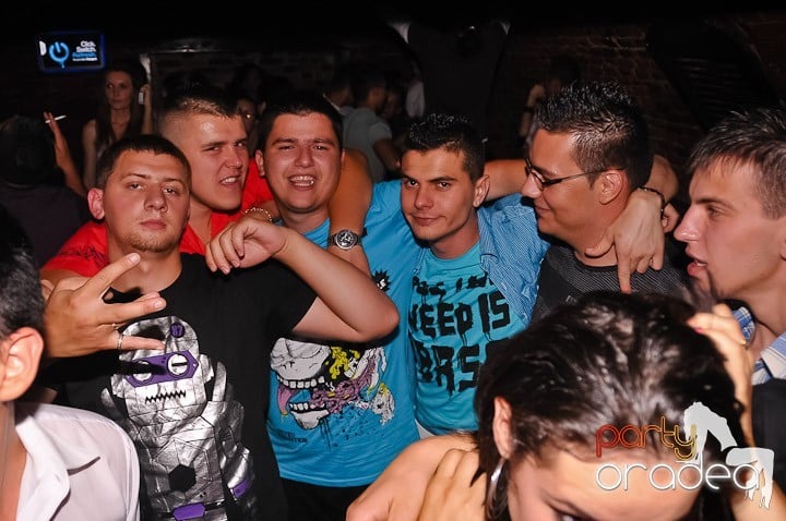 Săptămâna începe în Club Escape, 