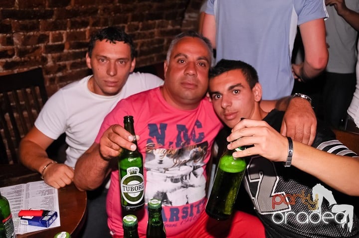 Săptămâna începe în Club Escape, 