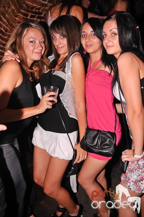 Săptămâna începe în Club Escape, 