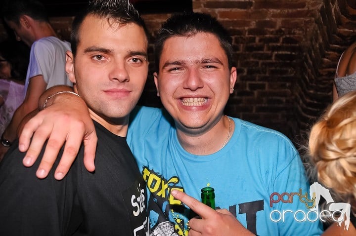 Săptămâna începe în Club Escape, 