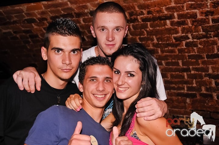 Săptămâna începe în Club Escape, 