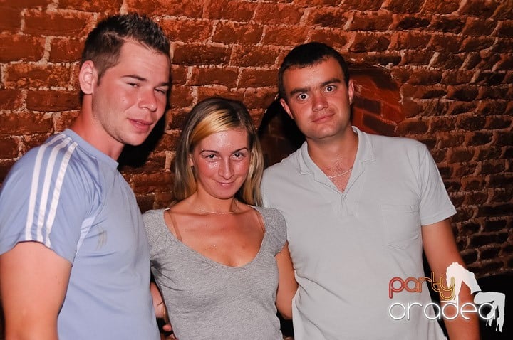 Săptămâna începe în Club Escape, 