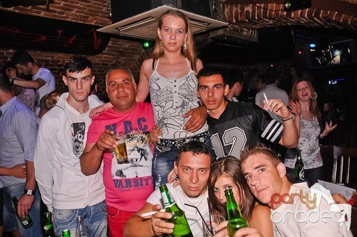 Săptămâna începe în Club Escape, 