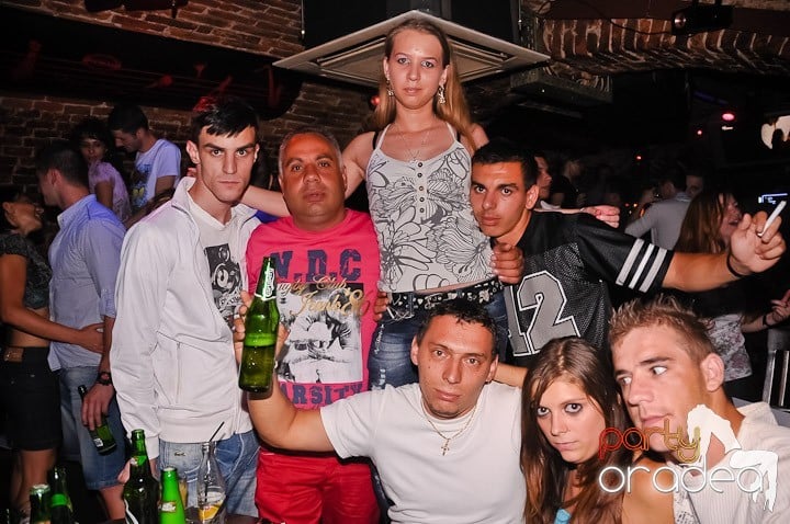 Săptămâna începe în Club Escape, 