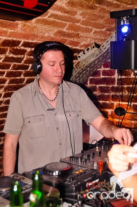 Săptămâna începe în Club Escape, 