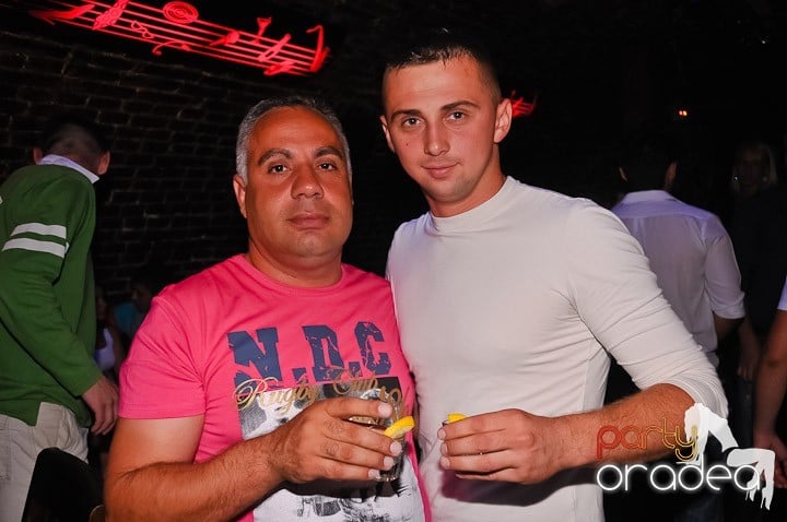 Săptămâna începe în Club Escape, 