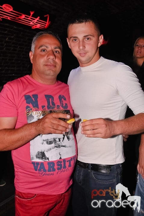 Săptămâna începe în Club Escape, 