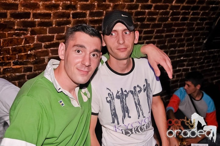 Săptămâna începe în Club Escape, 