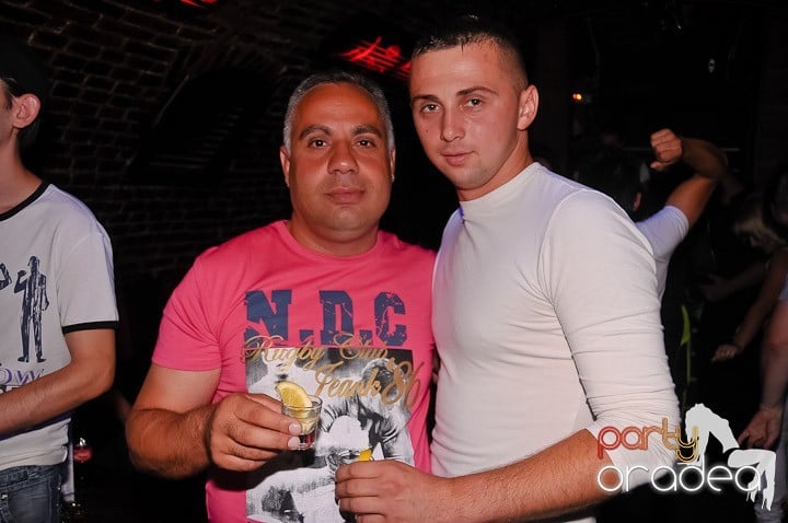 Săptămâna începe în Club Escape, 