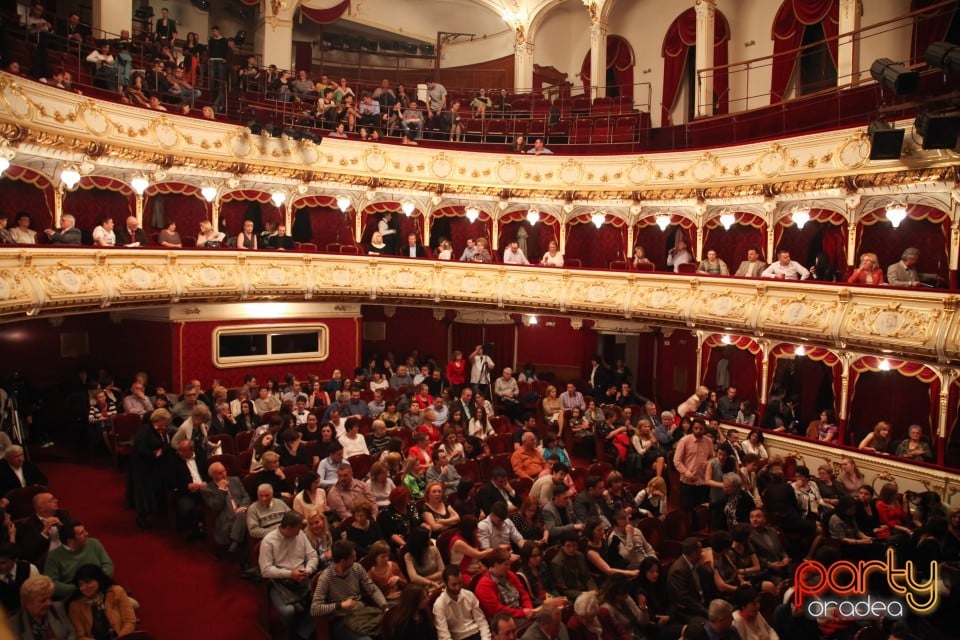 Sărbători Fericite, Teatrul Regina Maria