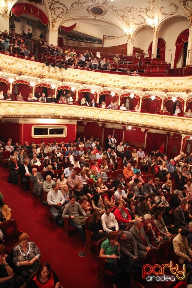 Sărbători Fericite, Teatrul Regina Maria