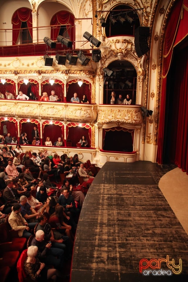 Sărbători Fericite, Teatrul Regina Maria