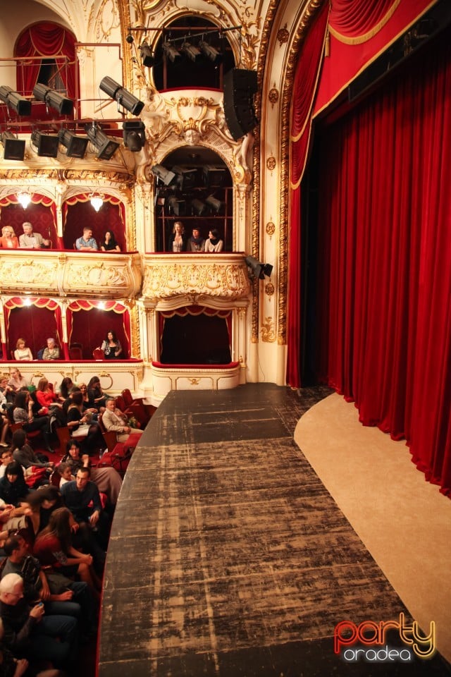 Sărbători Fericite, Teatrul Regina Maria