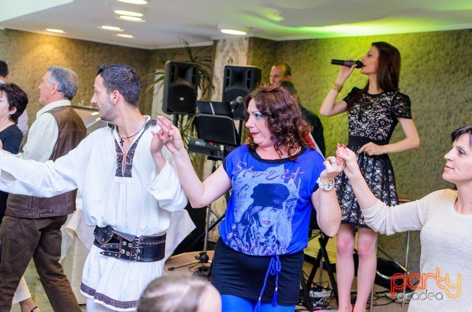 Sărbătorire de 1 Mai, Hotel Termal