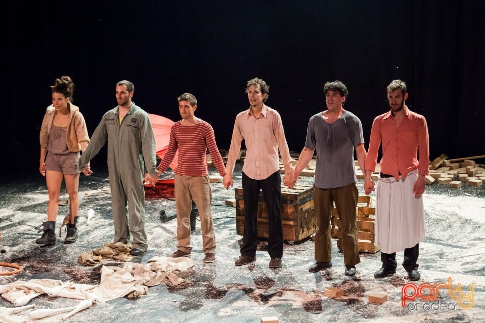 Şase picioare pe pământ, Teatrul Regina Maria