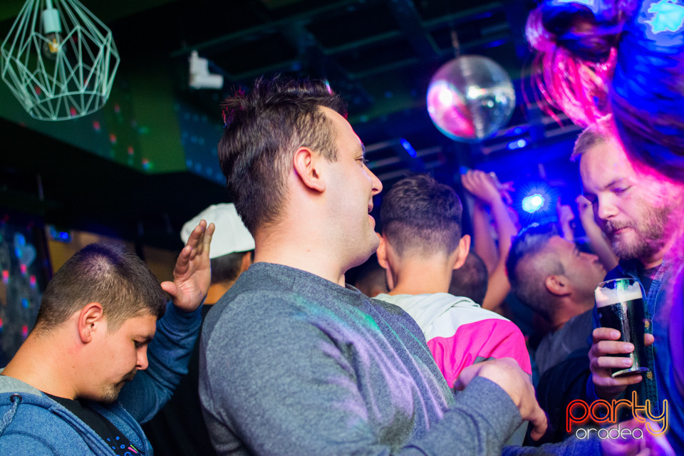 Saturday Madness, Green Pub