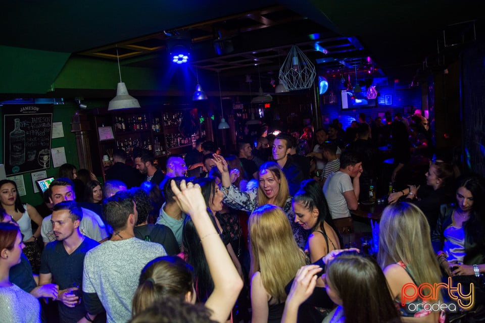 Saturday Madness, Green Pub