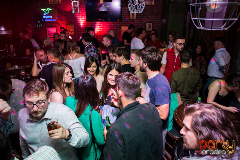 Saturday Madness, Green Pub