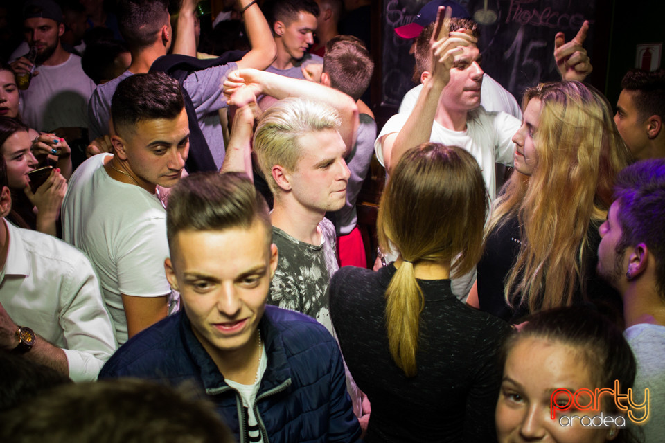 Saturday Madness, Green Pub