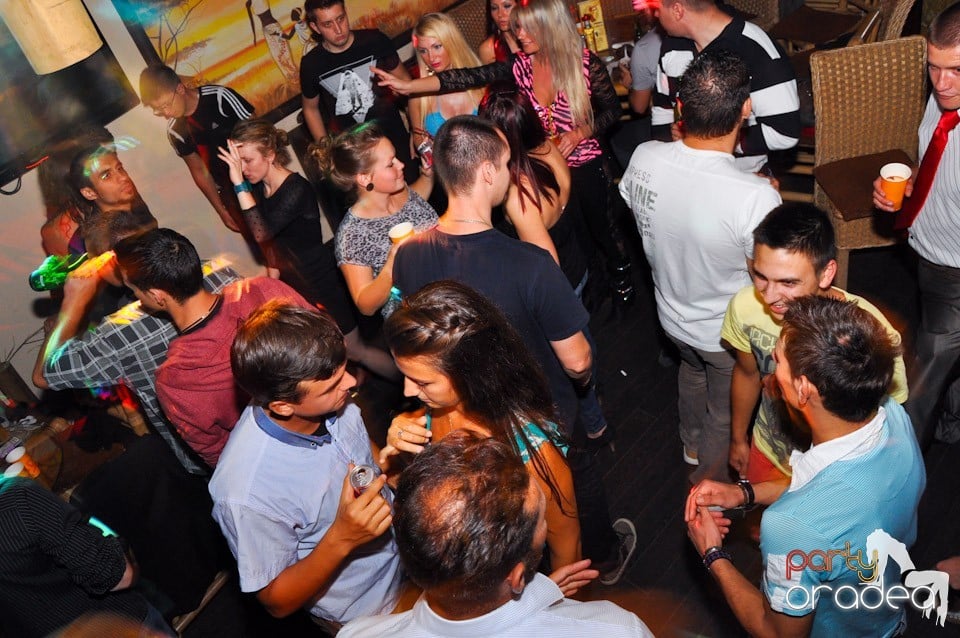 Saturday Night Birthday Party în Zulu, Zulu Caffe