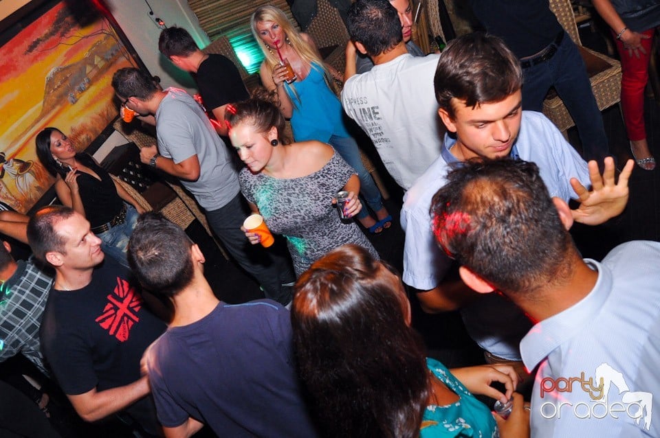 Saturday Night Birthday Party în Zulu, Zulu Caffe