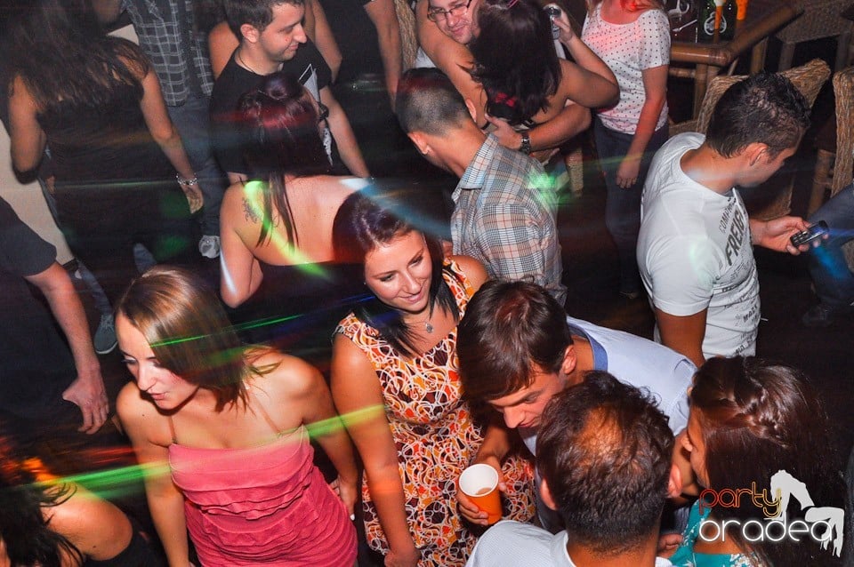 Saturday Night Birthday Party în Zulu, Zulu Caffe