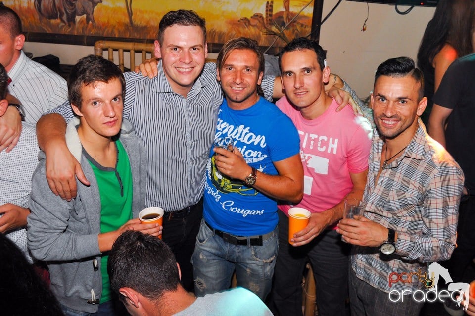 Saturday Night Birthday Party în Zulu, Zulu Caffe