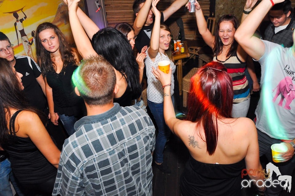 Saturday Night Birthday Party în Zulu, Zulu Caffe