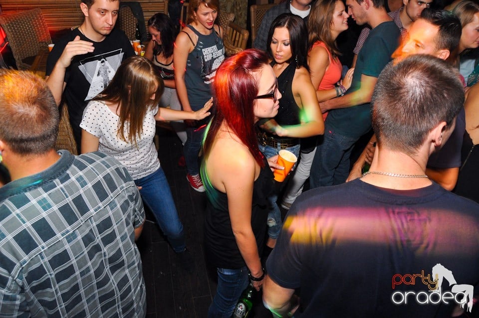 Saturday Night Birthday Party în Zulu, Zulu Caffe