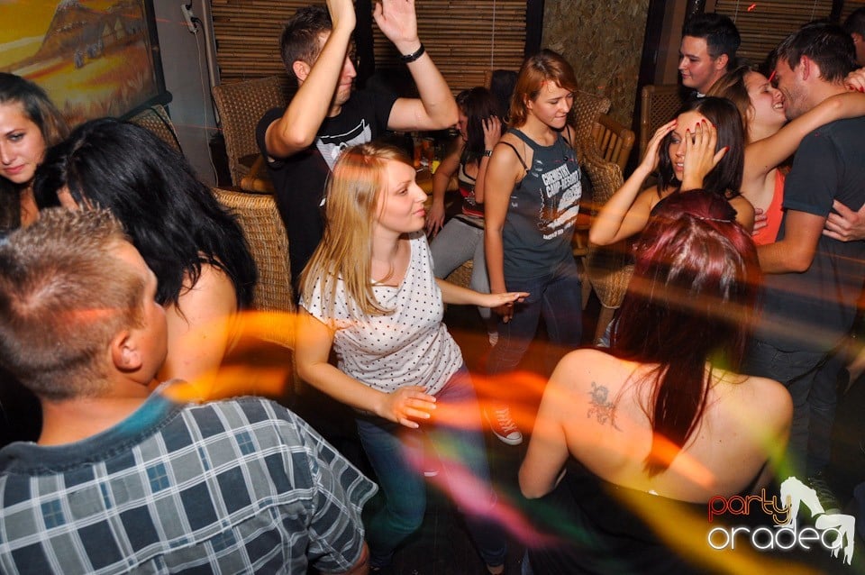 Saturday Night Birthday Party în Zulu, Zulu Caffe