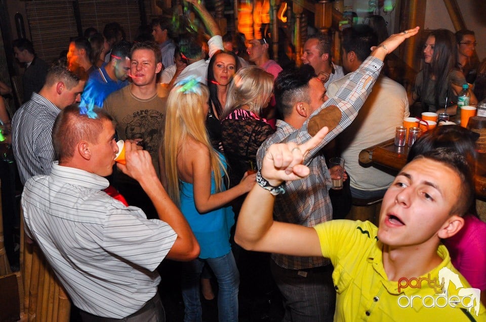 Saturday Night Birthday Party în Zulu, Zulu Caffe