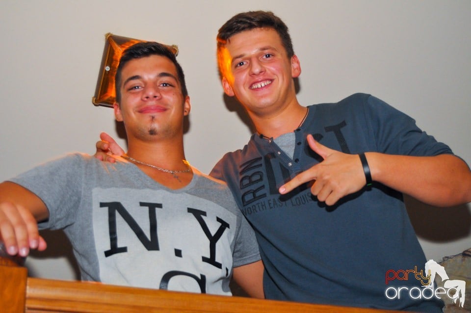 Saturday Night Birthday Party în Zulu, Zulu Caffe