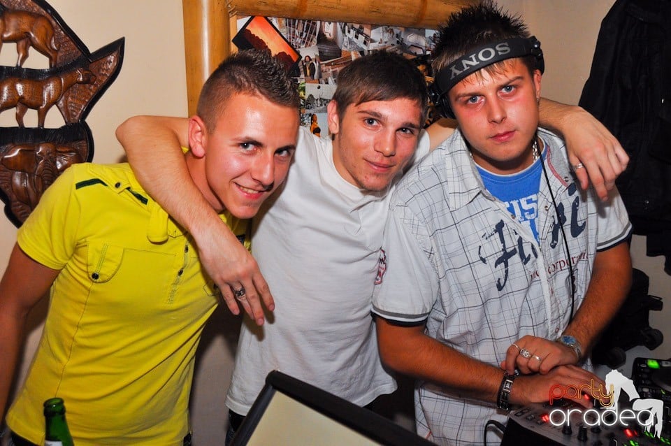 Saturday Night Birthday Party în Zulu, Zulu Caffe