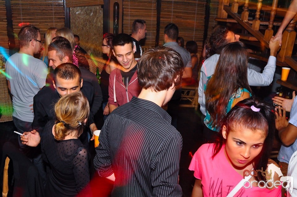 Saturday Night Birthday Party în Zulu, Zulu Caffe