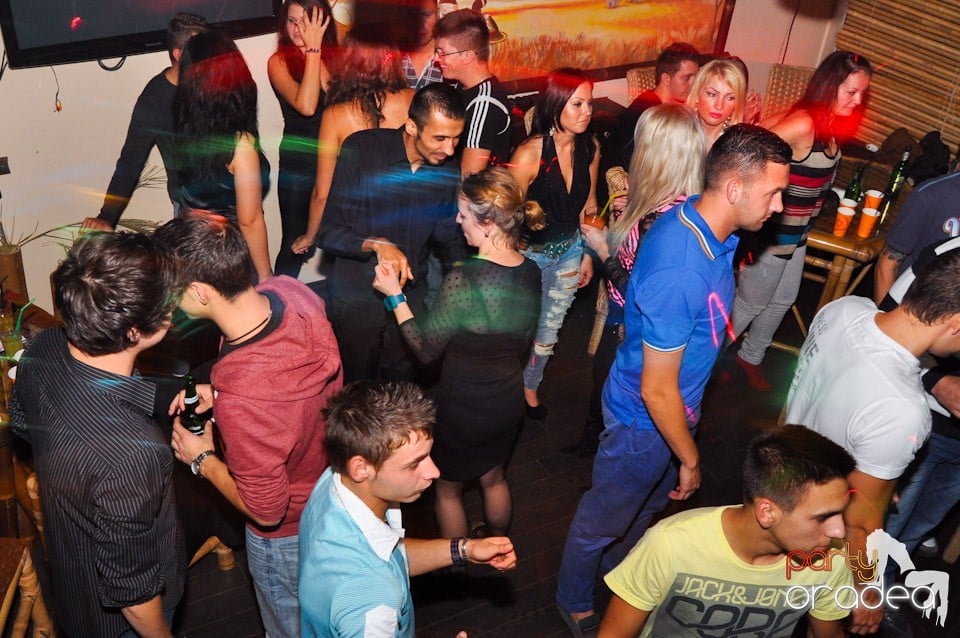 Saturday Night Birthday Party în Zulu, Zulu Caffe