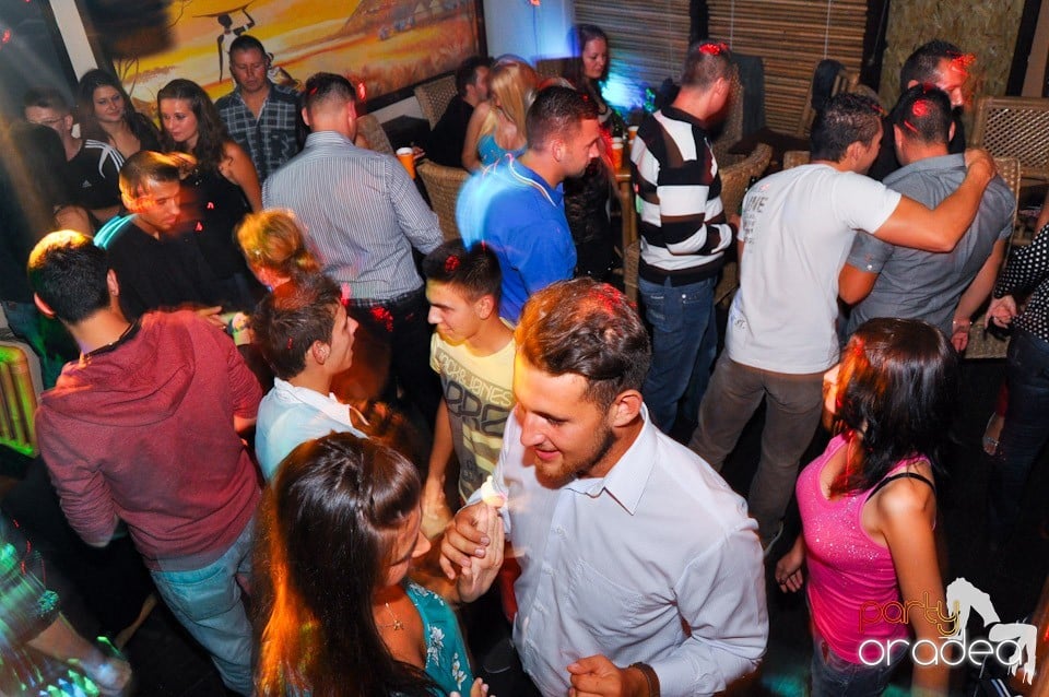 Saturday Night Birthday Party în Zulu, Zulu Caffe