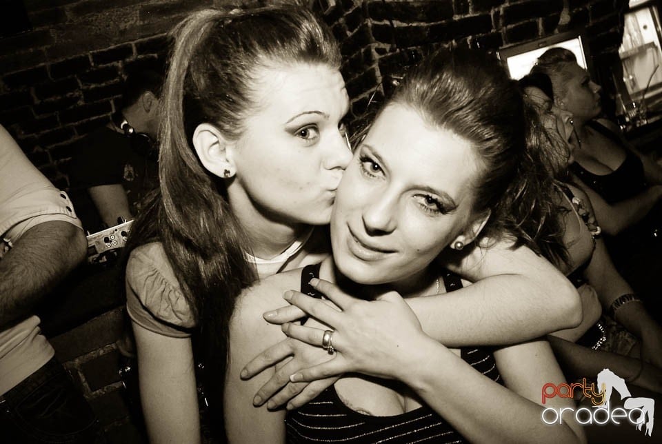 Saturday Night Clubbing în Escape, 