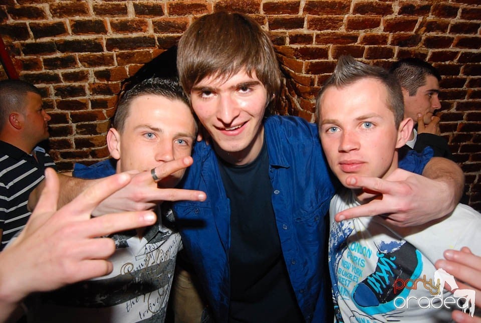 Saturday Night Clubbing în Escape, 