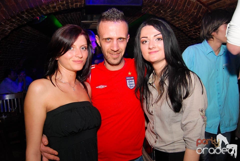 Saturday Night Clubbing în Escape, 