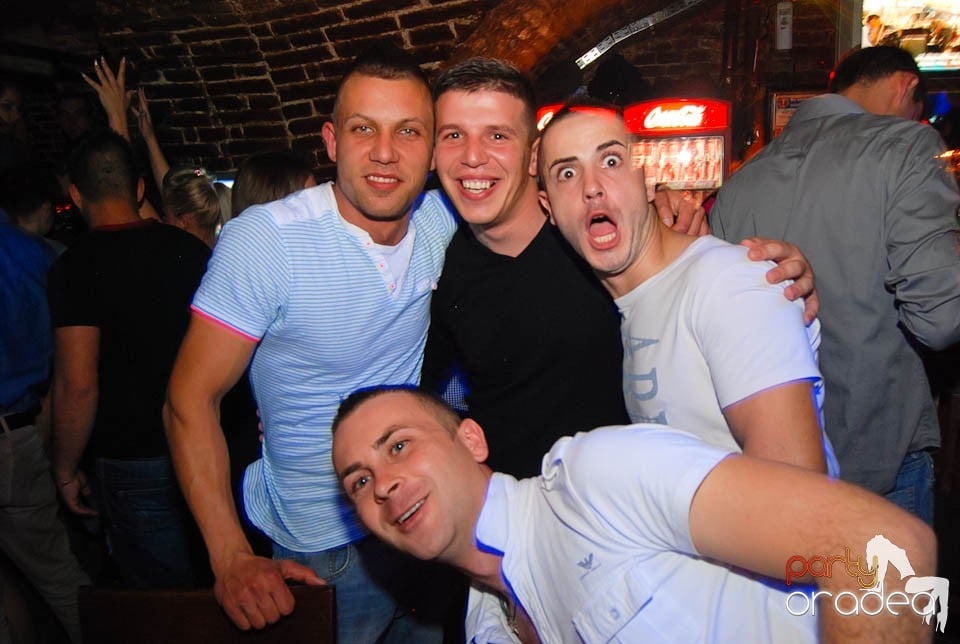 Saturday Night Clubbing în Escape, 