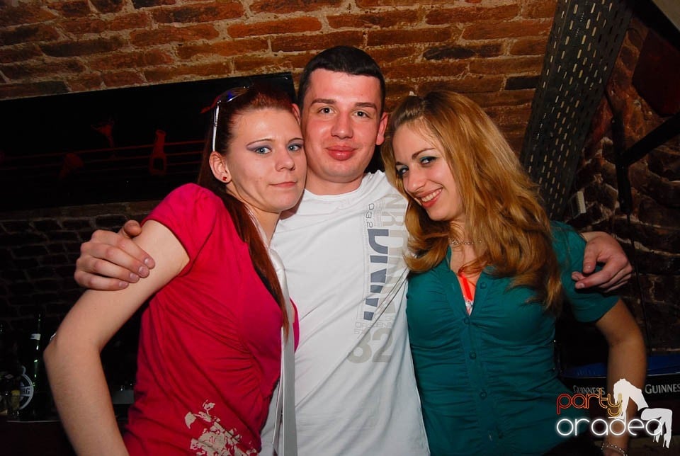 Saturday Night Clubbing în Escape, 